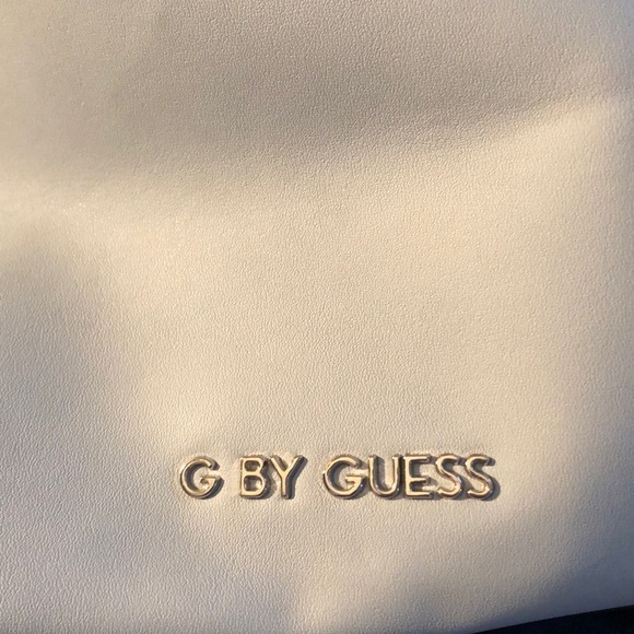 G by Guess baby blue bucket purse - Picture 2 of 4